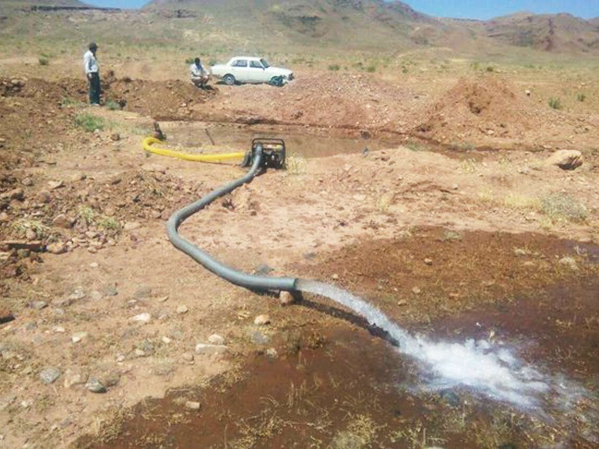 مشکل ادامه دار قطعی آب شرب در روستای گلفرج